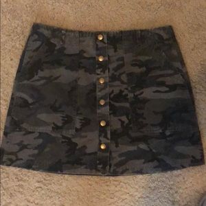 NWOT Camo skirt